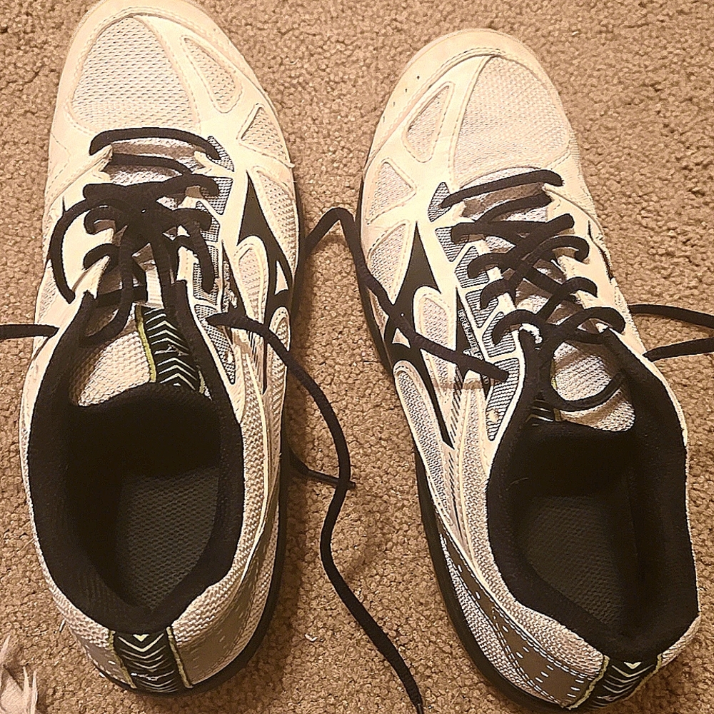 Volleyball shoes
